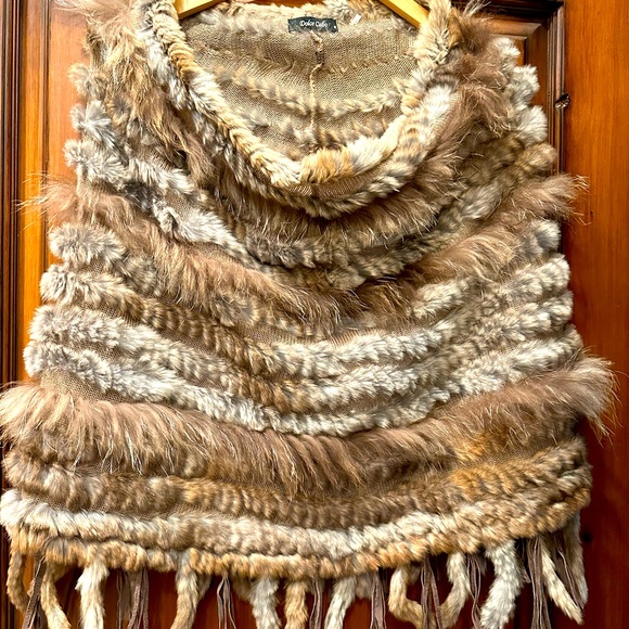 Beautiful Dolce Cabo Fur Pancho in Cream/ Brown color - Picture 2 of 7